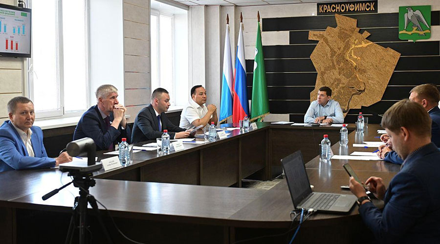 Во время рабочей поездки в Красноуфимск 18 июля губернатор Евгений Куйвашев провёл антикризисное совещание по сельскому хозяйству