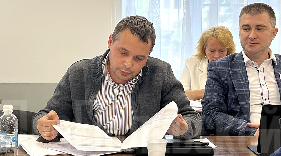 Депутаты подробно изучили планы и развитие основных видов деятельности Городского центра досуга «Азов», задали вопросы директору учреждения Кириллу Шишкину и начальнику Управления культурой Елене Смышляевой