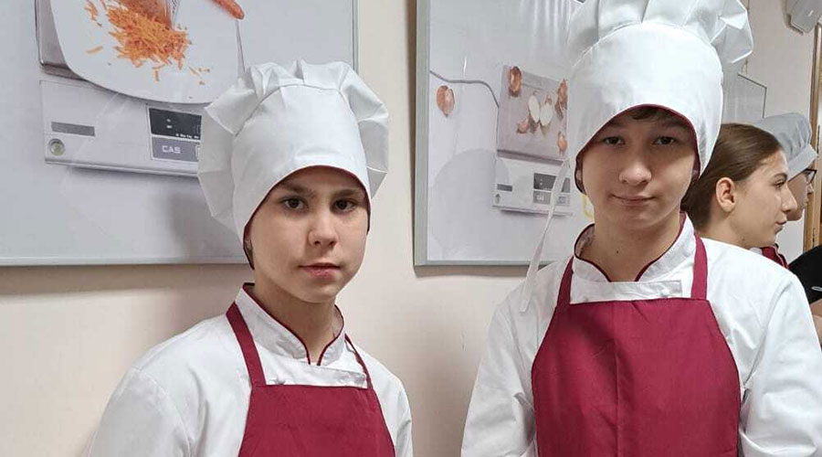 Воспитанники Полевского КЦСОН представили город на кулинарном фестивале «Рататуй» в Екатеринбурге Воспитанники Полевского КЦСОН представили город на кулинарном фестивале «Рататуй» в Екатеринбурге