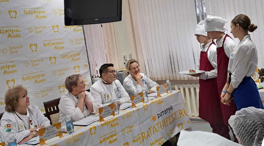 Воспитанники Полевского КЦСОН представили город на кулинарном фестивале «Рататуй» в Екатеринбурге Воспитанники Полевского КЦСОН представили город на кулинарном фестивале «Рататуй» в Екатеринбурге