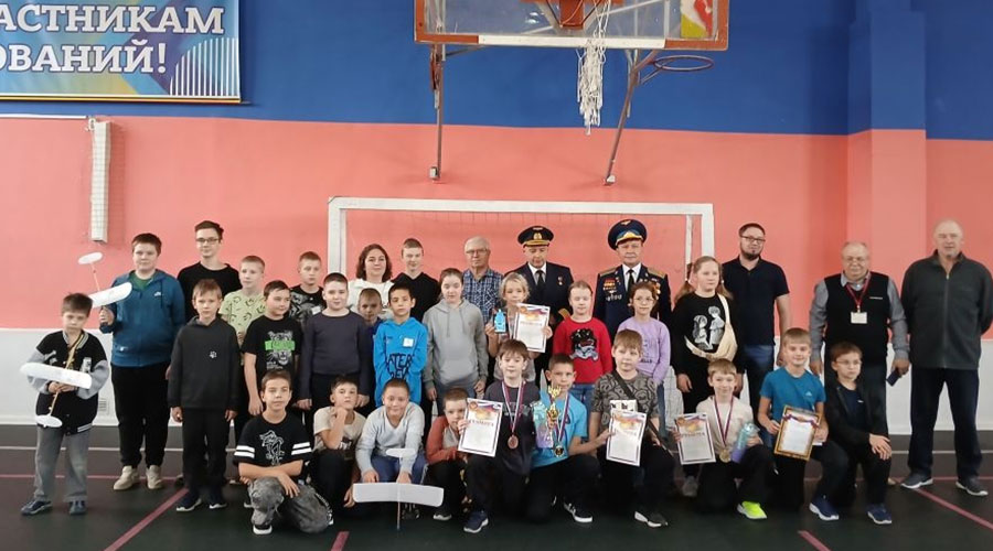 В Полевском юным авиамоделистам вручили первый Кубок Виктора Коротаева В Полевском юным авиамоделистам вручили первый Кубок Виктора Коротаева