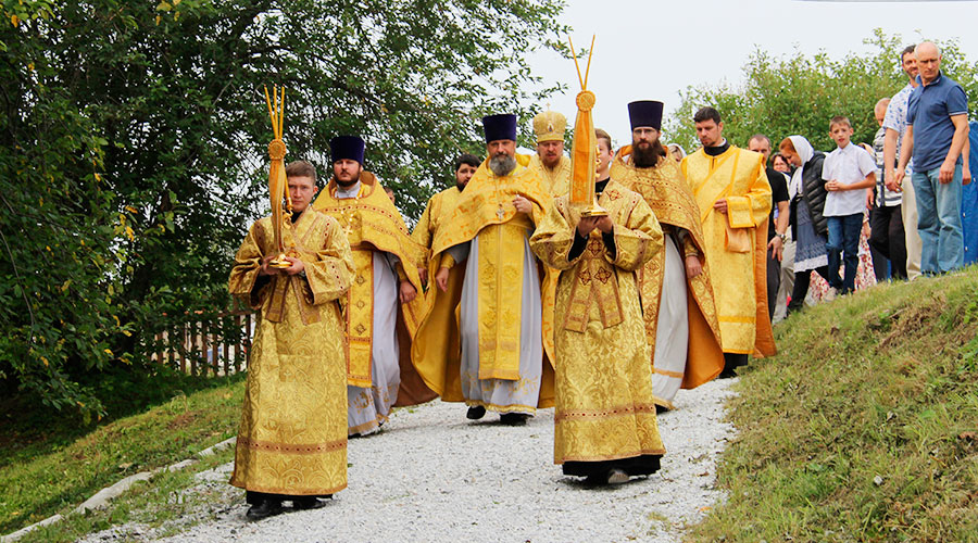 В день памяти святого князя Владимира таинство крещения в Чусовой в посёлке Станционный-Полевской приняли около 140 человек.