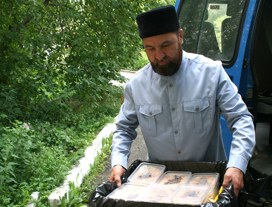 Полевские мусульмане пожертвовали 120 продуктовых наборов для нуждающихся