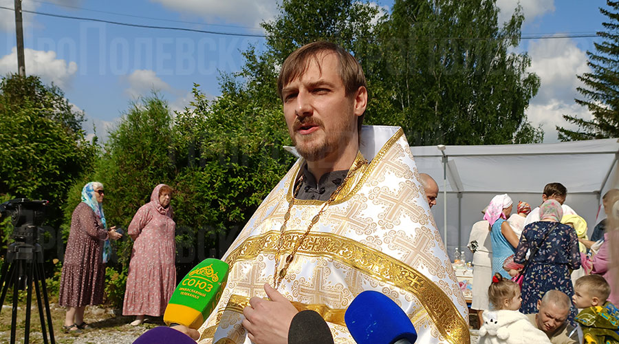 Около полугода назад приход возглавил иерей Сергий Волков, сегодняшнее Крещение на реке в его служении первое