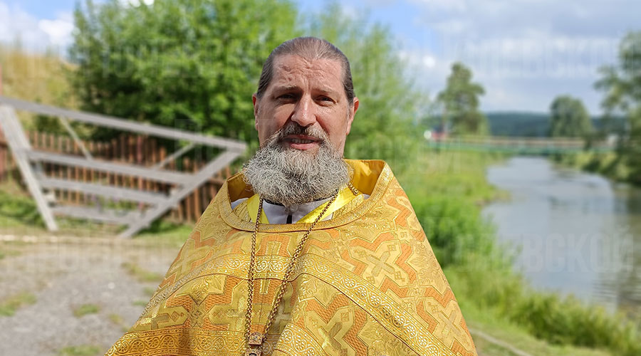 Протоиерей Сергий Рыбчак рассказывает, что традиция так называемого «летнего Крещения» возникла при освящении этого храма в 2003 году