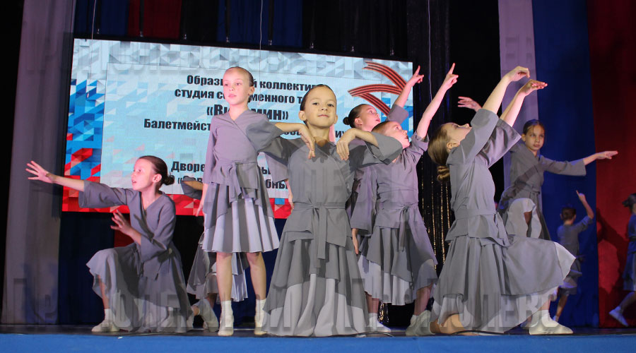 В Полевском центре культуры и народного творчества состоялся благотворительный концерт в поддержку мобилизованных полевчан