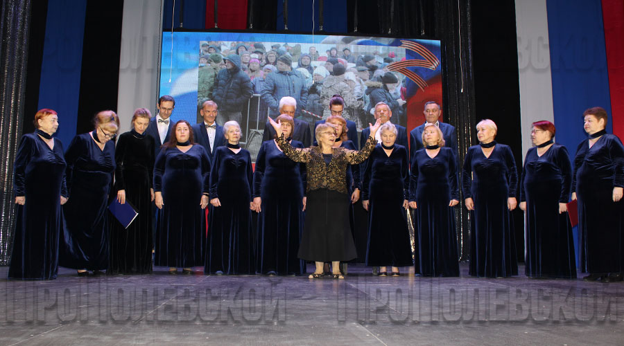 В Полевском центре культуры и народного творчества состоялся благотворительный концерт в поддержку мобилизованных полевчан