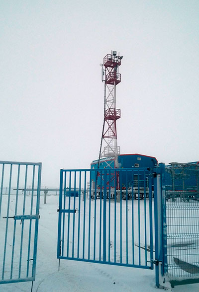 Базовая станция МегаФона «Выживший» на берегу Ледовитого океана.