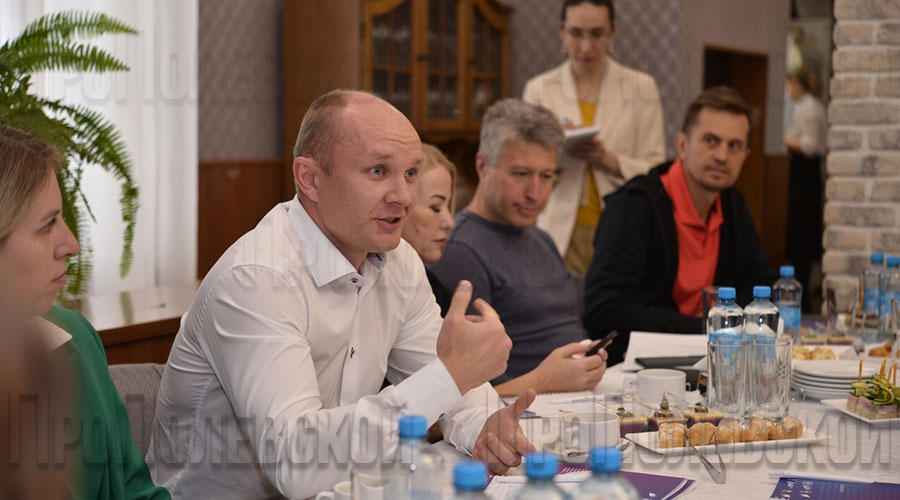 Представитель ИП Кальмуцкой О.В.  Андрей Козлов отметил, что в Полевском в сравнении с Екатеринбургом получить разрешение на строительство можно в два раза быстрее