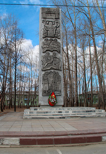 Памятник-стела в южной части Полевского установлен в 1975 году.