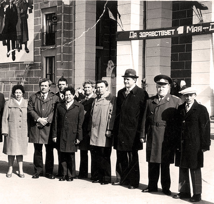 Николай Васильевич Троян (второй слева) среди первых лиц Полевского на первомайской демонстрации