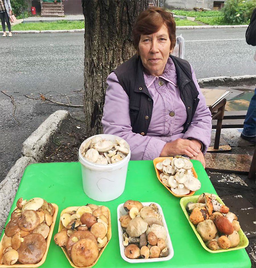Галина Кузина признаётся, что одинаково любит и собирать грибы, и готовить из них закуски, и есть их