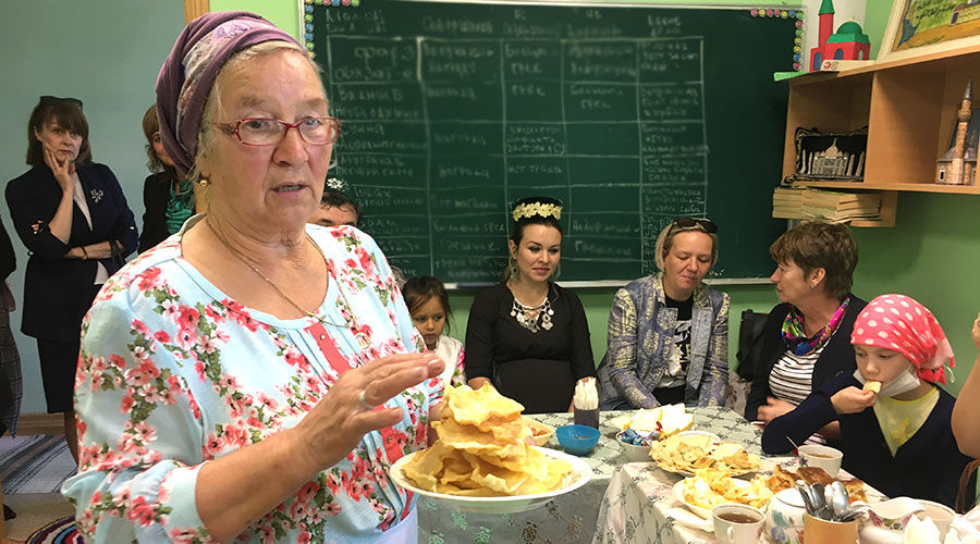 Как приготовить татарскую лепёшку катламу, участникам проекта «Хлеб жизни» рассказала Галина Ахметова