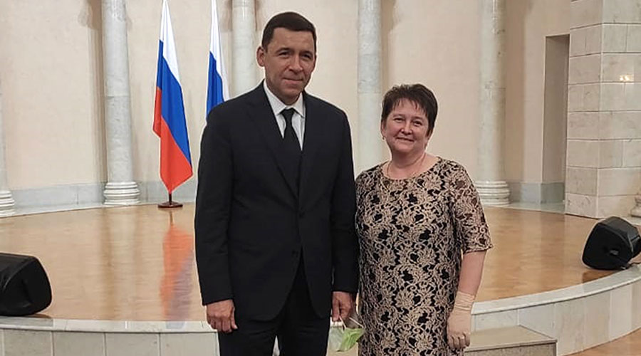 Старшая медсестра инфекционного отделения Полевской ЦГБ Надежда Лукьянченко награждена грамотой губернатора