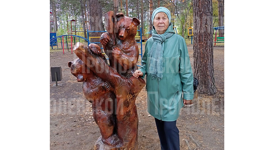 Медведи до сей поры остаются на месте, и читатели даже шлют нам свои с ними фотографии