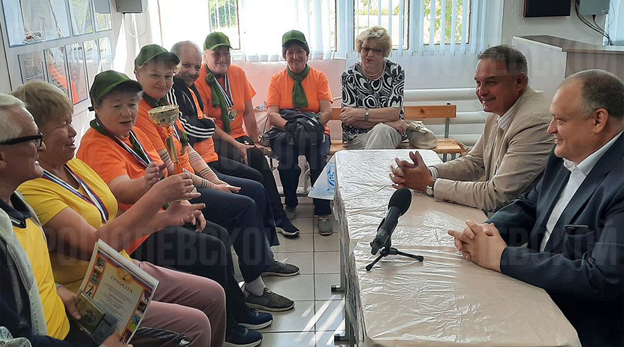 Полевские ветераны пообщались с представителем областного министерства по социальной политике