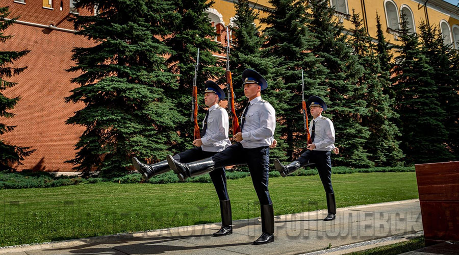 Полевчане братья Денисовы вернулись со службы в Президентском полку