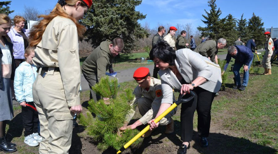 Свердловская делегация побывала в Посёлке Тельманово ДНР