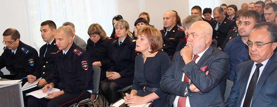 Причины роста детской преступности в Полевском обсудили на совещании сотрудников ОМВД округа, которое состоялось 10 октября в администрации округа.