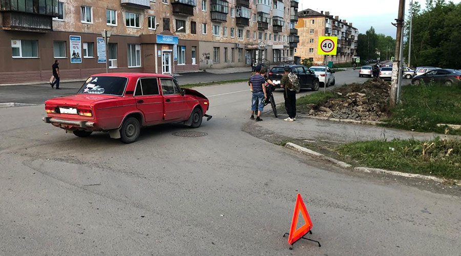 Па перекрёстке улиц Бажова – Победы в южной части Полевского в аварии пострадали двое детей