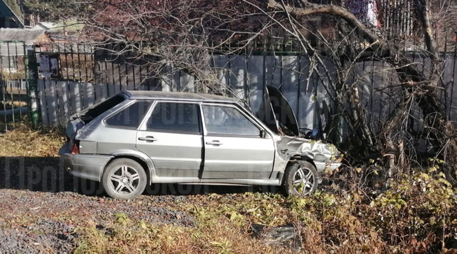 14 октября возле коллективного сада «Трубник» автомобиль марки ВАЗ-2114, совершая маневр, не справился с управлением и выехал на обочину