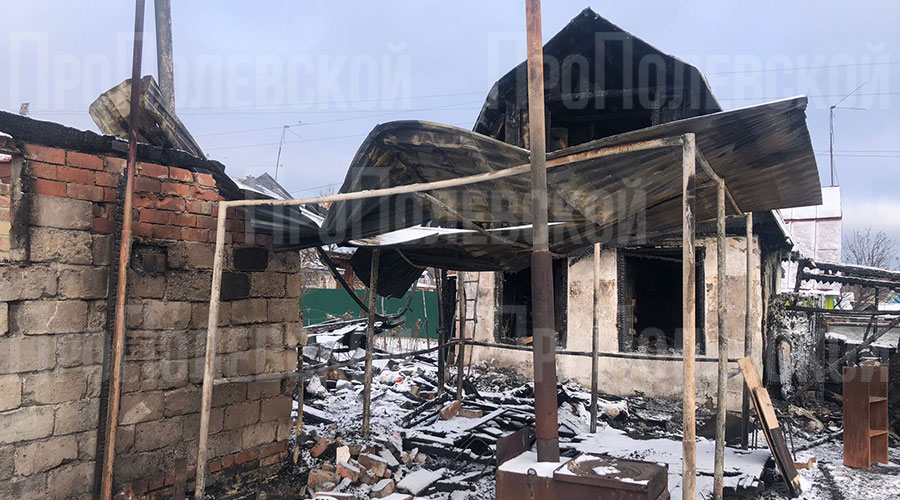 10 ноября сгорели дом, баня и надворные постройки на одном из участков в коллективном саду «Малахит»