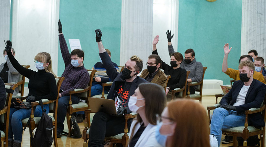 На пресс-конференции губернатор Свердловской области Евгений Куйвашев успел ответить более чем на 30 вопросов журналистов