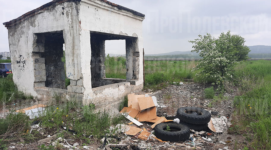 Только в северной части города около десятка бесхозяйных зданий и строений, которые разрушаются и представляют социальную опасность