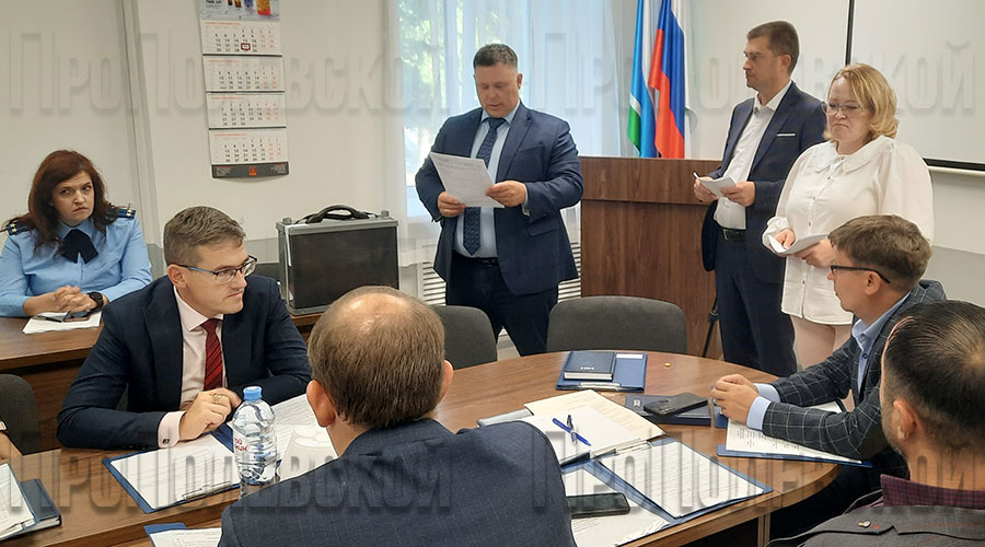 На пост председателя Думы и его заместителя депутатами было предложено только по одной кандидатуре: Дмитрий Коробейников и Илья Бориско