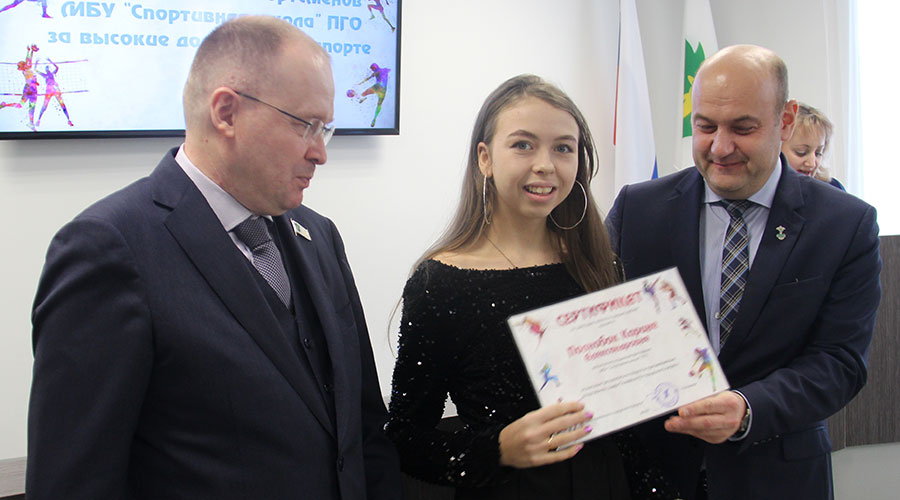 Полевчанка Карина Полнобок стала призёром Чемпионата Уральского федерального округа по фехтованию на рапирах