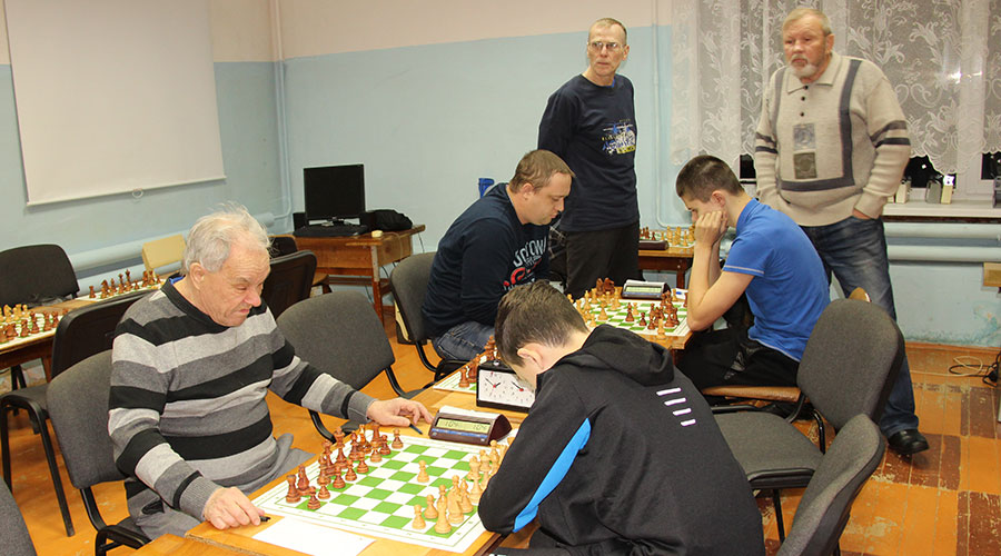 В полевском шахматном клубе «Гамбит» стартовал турнир на призы газеты «Диалог»