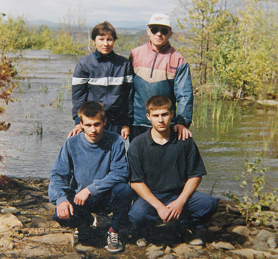Спортом занимается вся семья Смирновых: Валерий Михайлович с супругой Ириной Ивановной и сыновья Андрей и Иван