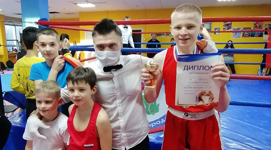Полевские боксёры успешно выступили на третьем этапе турнира по боксу «Удар по вирусу» в Екатеринбурге