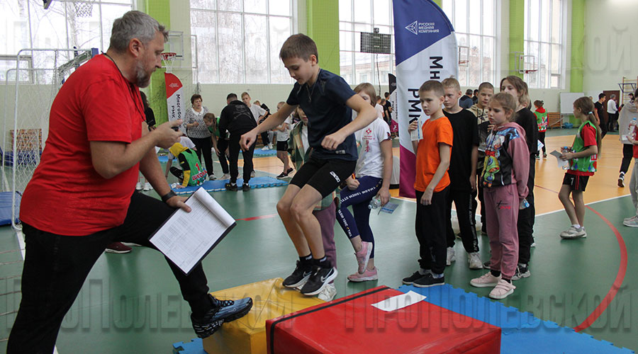 В Полевской школе № 14 прошли соревнования по многопрофильному многоборью