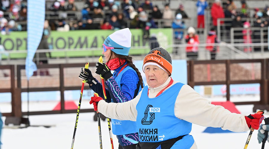 78-летняя жительница Новоуральска Людмила Кавешникова не пропускает ни одной «Лыжни России»