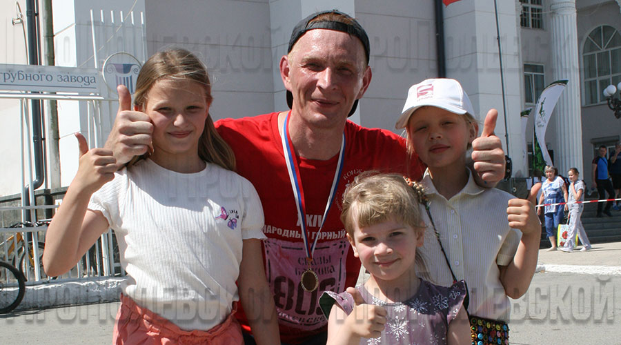 В Полевском прошёл 40-й легкоатлетический пробег «Сказы Бажова»